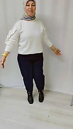 Beyaz kolları fırfırlı tunik